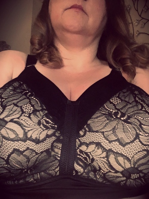 sarah-1971:  Actually wearing bra and knickers today 🖤🖤🖤😉😉😉