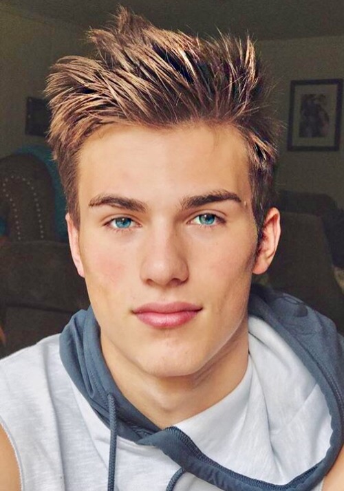 billionairesociety:  keptmuscleboy:One of my actor friends really wants my life and wants to be picked by a daddy. I’ve learned that most daddies like to see their boy’s hair look lighter. Anywhere from light brown Low lights to complete blond himbo.