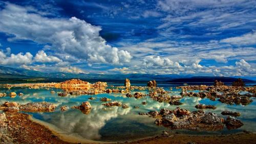 odditiesoflife:  Mono Lake One of the most beautiful and oldest lakes in the world, estimated at 760,000 years old, Mono Lake has the look of an alien planet. Its haunting beauty is a photographer’s paradise. The shimmering blue water reflects its amazing