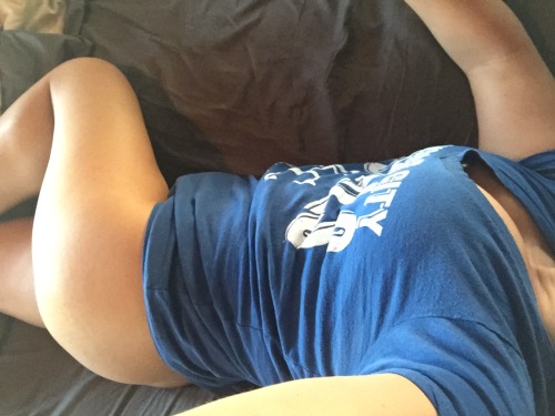 meatgod:  425ccs:  425ccs:  Took some celebratory pics this morning before heading downtown KC for the Royals parade and rally. Look for me there… I’ll be the brunette in a Royals shirt. 💙⚾️  Royals come from behind for the WIN!!! Reblogging