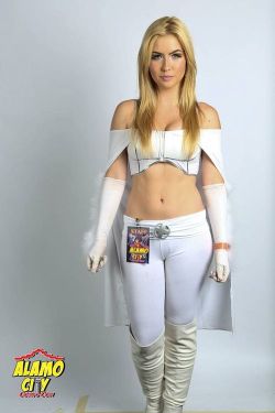 dirty-gamer-girls:  Emma Frost cosplay