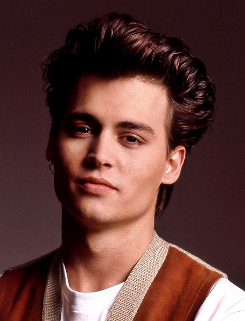 A young 23 years old Johnny Depp, serving handsomeness, 35 years ago, on March 1987.At that time, a 