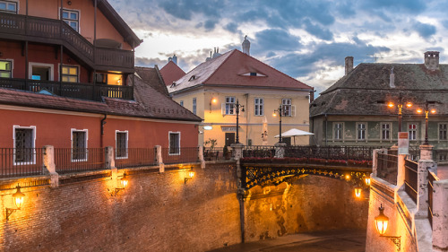 Explore the famous Peles Castle, Bran Castle and medieval cities of Brasov and Sighisoara in a 4-day