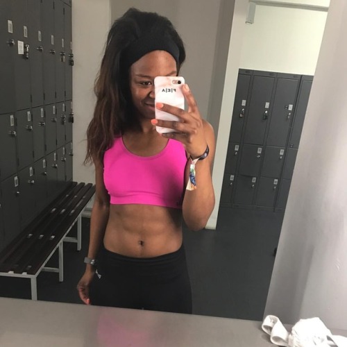 myrecoverfi:Celebrating the slow return of my abs, my new phone case and the fact I almost smiled in