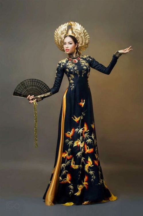 sartorialadventure:Pham Huong representing Vietnam in Miss Universe, 2015