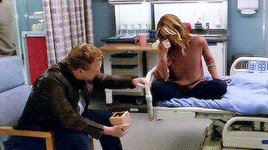 mrgaretcarter:Teddy/Owen touching in 14x01/2