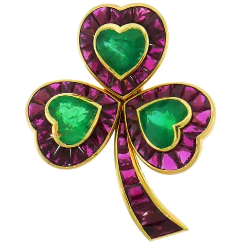 left: Emerald, ruby, and gold clover brooch, Hemmerle, c. 1980s (at 1stdibs)right: Blue-green tourma