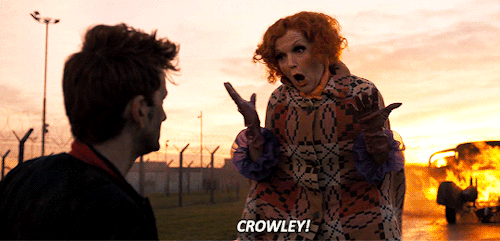 goodomenssource:Crowley. He’s got a gun.