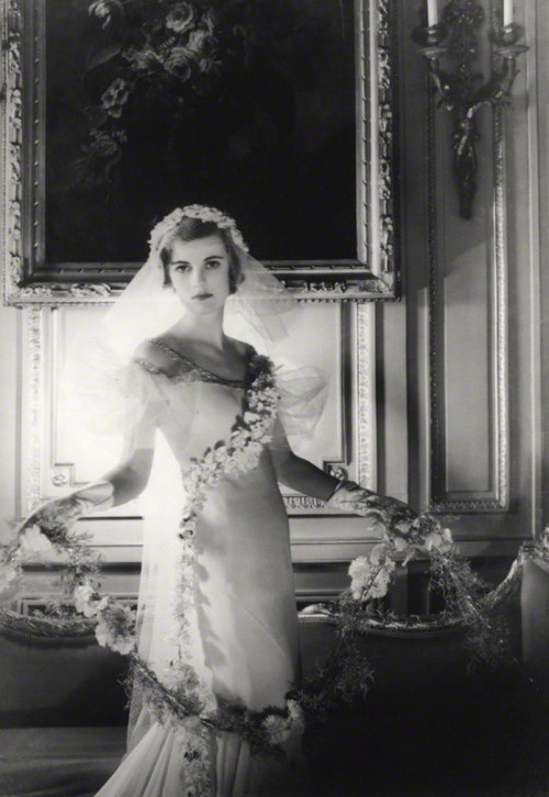 Margaret Campbell (née Whigham), Duchess of Argyll. Photographed by Cecil Beaton, January 193