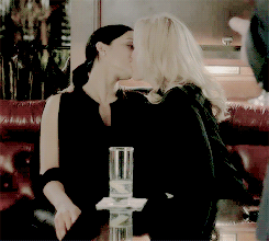 gillianandersons:  Gillian Anderson and Archie Panjabi on The Fall. 