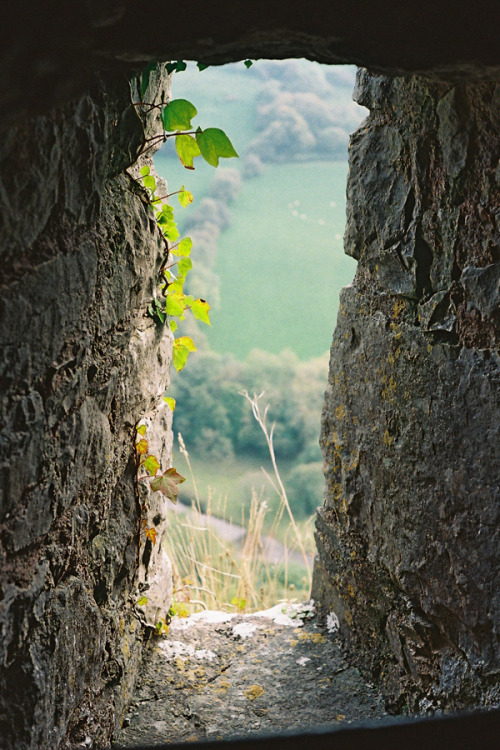 BreconBeacons02_sml_2 by Laura DempseyVia Flickr:Beautiful little stone windows at Carreg Cennen Cas