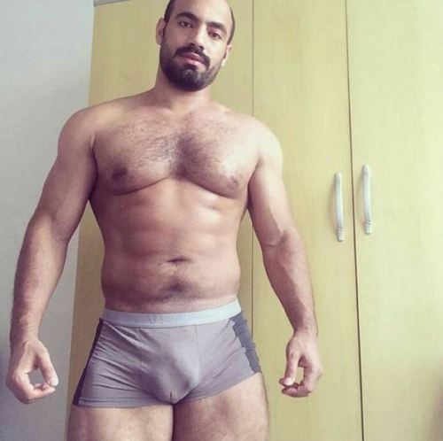 hombres en trusas