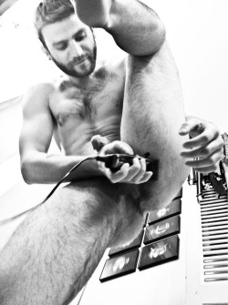 hairy-chests:  .Hairy Chests  Submit-u’r