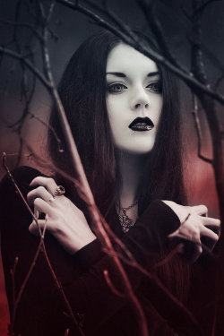 wondrous-beauties:  Aska Tao Photography: Askhat  For loads more check out out our: tumblr - http://makeupfetishist.tumblr.com and our subreddit http://www.reddit.com/r/makeupfetish