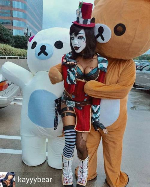 Credit to @kayyybear : Three bears, one con. #madmoxxi[LL]