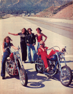 womenwhoride:  Joan Jett and The Runaways.