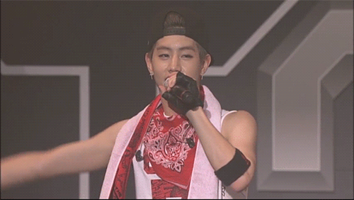 hairykpoppits:  igotgot7:sweaty armpit ;)  Mark spreading armpit’s loveiziz