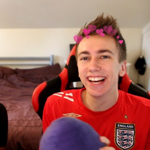 here are some simon icons from his new video!! (if u would like the hearts on the icons with an effe