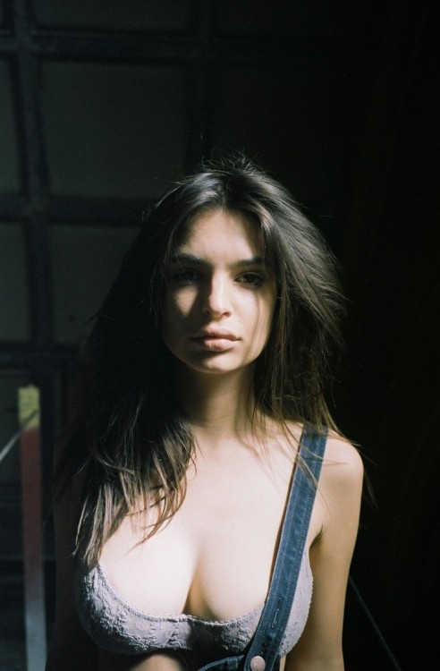 dr3amingth1ngs:  Emily Ratajkowski 