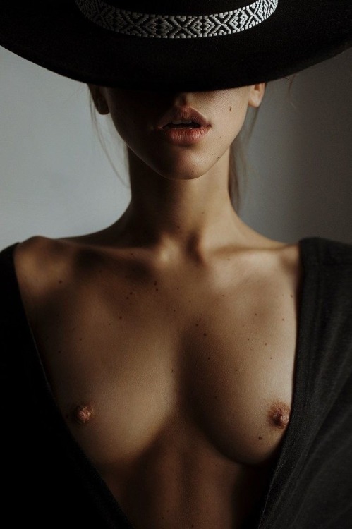 Tantriclens - Choices of a Female Photographer