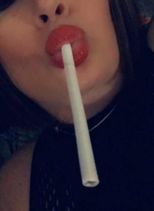 xlovexcouplex: These lips are so fucking plump!