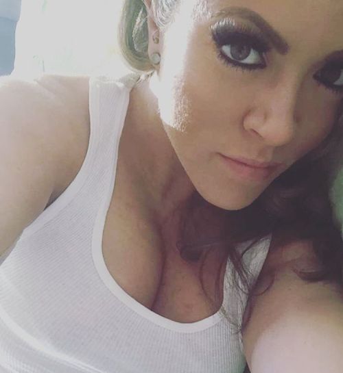 carmenvalentina:  Cleavage 