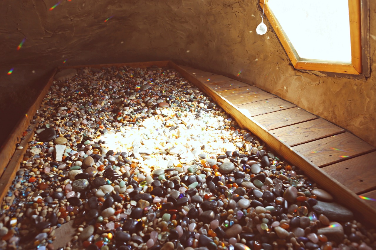 lavender-lovee:  rosemary-mama:  hitchedaridewiththewind:  Crystal bed sauna &lt;33333333