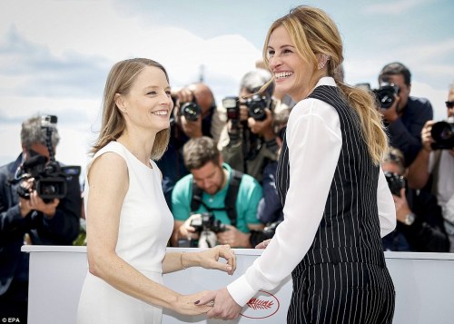 Julia Roberts, Jodie Foster and George Clooney CANNES 2016 Footage - MONEY MONSTER Photocall