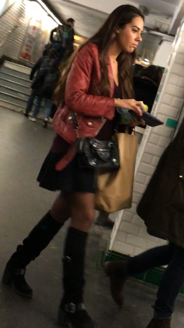 nylon-hose:Daily free pantyhose videos only at http://nylonhose.us/