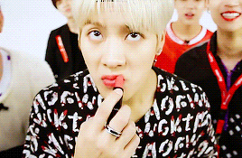 holyfuckmark:  “i’m the sexy, chic, cute, cool, everything.. jackson here!”  ughh 