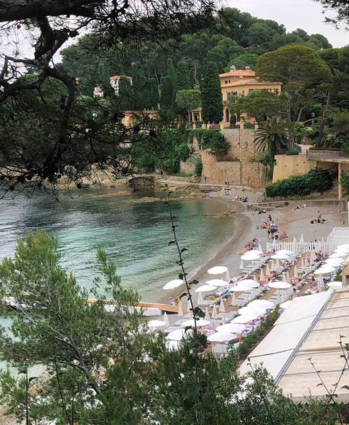 chanelbagsandcigarettedrags: Nice, France