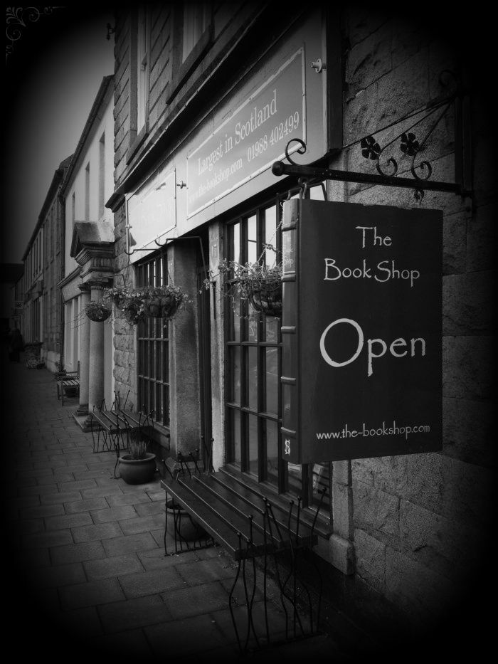 gothdolly:  Book store in Scotland 