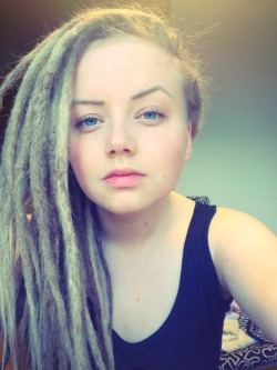 dyke-lesbian-andro-queer-photos:  www.dreadheadlesbian.tumblr.com 