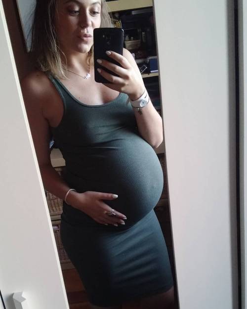 Pregnant Womens In Nice Tight Dresses :)