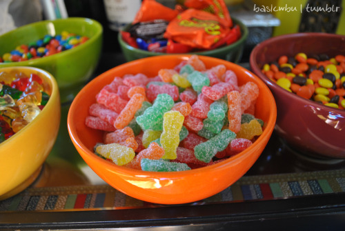 tbh-awkward:basicwbu:sour patch are the best candies everrI’LL TAKE THE GUMMY BEARS ON THE LEFT  KTH