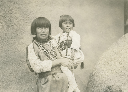 Juanita Pena and daughter, San Ildefonso Pueblo, New MexicoPhotographer: Harold KelloggDate: 1930 - 