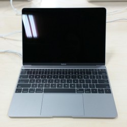 ahoboandhisbox:  ahoboandhisbox:  The Space Gray Macbook is a classy little duder  ileftmyheartinwesteros said: Very nice!it is right? I’d never by a Mac, but this is a very sexy piece of hardware  It looks really nice, I just want to run my fingers