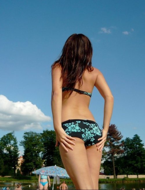 real-bikini-girls:  Bikini Girl