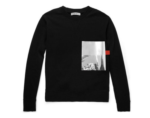 faderstyle:
“ READ ABOUT MATTHEW MILLER’S SHINY MR. PORTER SWEATER
”
dammmmnnnnnnnnnnn