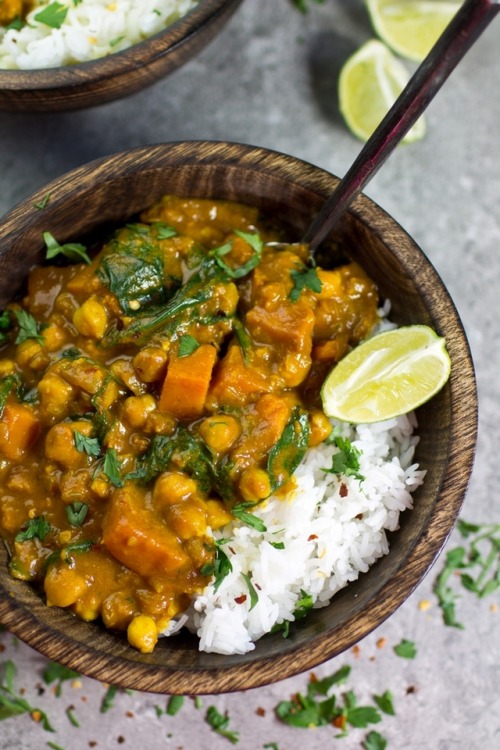 veggiecomfort:Sweet Potato, Chickpea, and Spinach Coconut Curry
