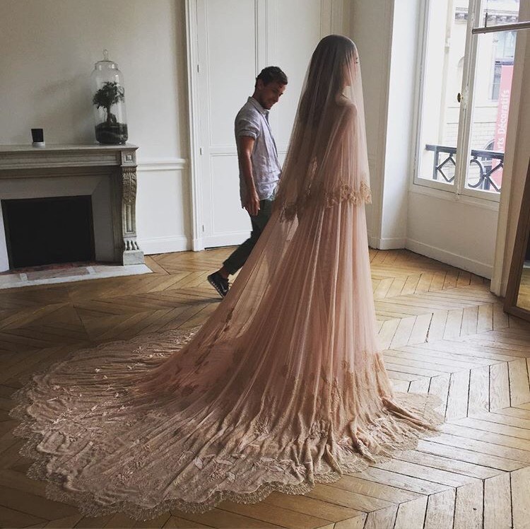 cyanic:  Valerie Matto’s wedding dress designed by Esteban Cortazar. Taken from
