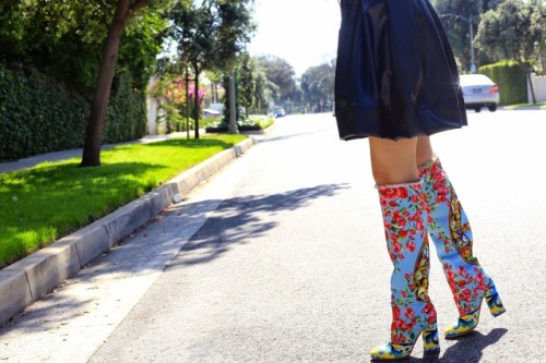 Fashion blogger labydiana in Dolce &amp; Gabbana Sicilian floral boots.Shirt: Alice &amp; Olivia. Ba