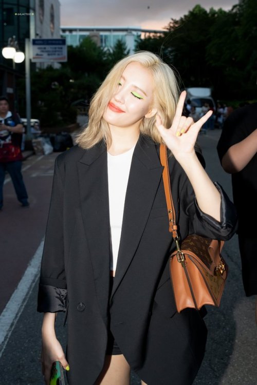 sunminet:190830 sunmi on her way to kbs music bank ･ﾟ✧