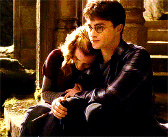 forcebensolo:Hermione covers her face and SOBS. Harry goes to her, hesitates, then tentatively drape