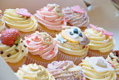 XXX cinnahearts:  (by Oh Crumbs Cupcakes)   photo