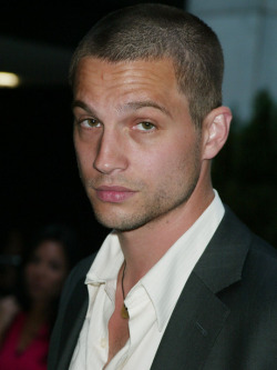 boyzoverflowers:  Logan Marshall Green 