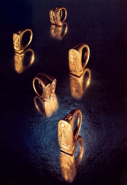 Tutankhamun’s gold rings Five gold rings from the Tomb of Tutankhamun (KV62). Valley of the Ki