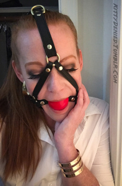 kittydenied:  I love my new gag. The brass matches all my gold jewelry… that’s super important! 