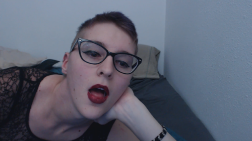 kouheiren:  Your girlfriend sends you a video with only two screenshots, the first is her kissing a 