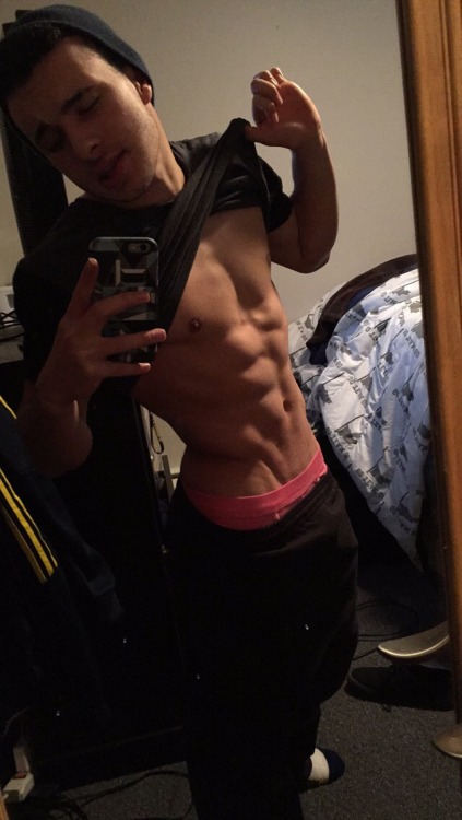 gymnastkid589:  Just call me the selfie king 